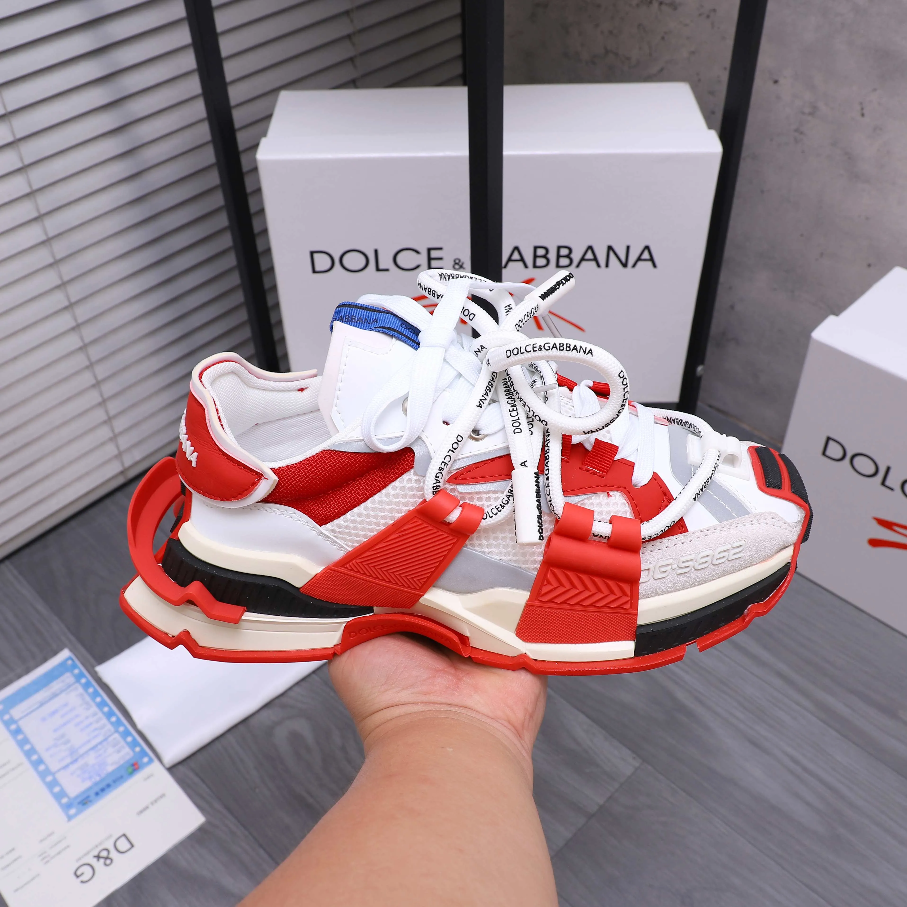 Men's shoes 💰660 Product trademark: DG (Dolce & Gabbana) casual shoes for couples. Regular size: 35-46 (45.46 is custom-made and non-returnable) Product materials: Selected cowhide stitching mesh upper, mesh lining, cowhide insole, original outsole